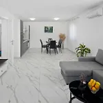 Cozy In شقة أوماغ