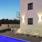 Апартаменты Cozy In Умаг